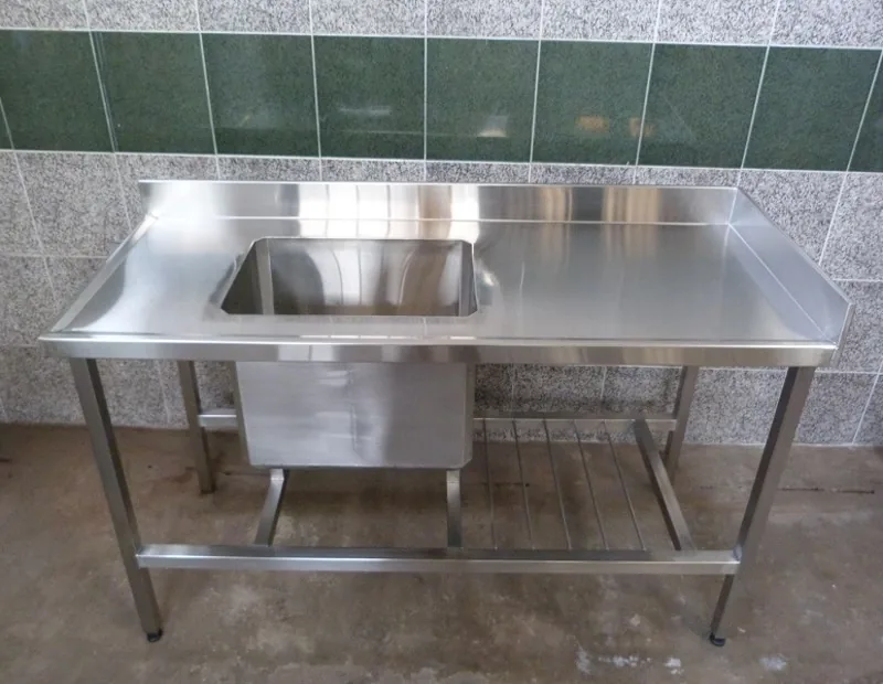 Mesa con bacha en acero inoxidable